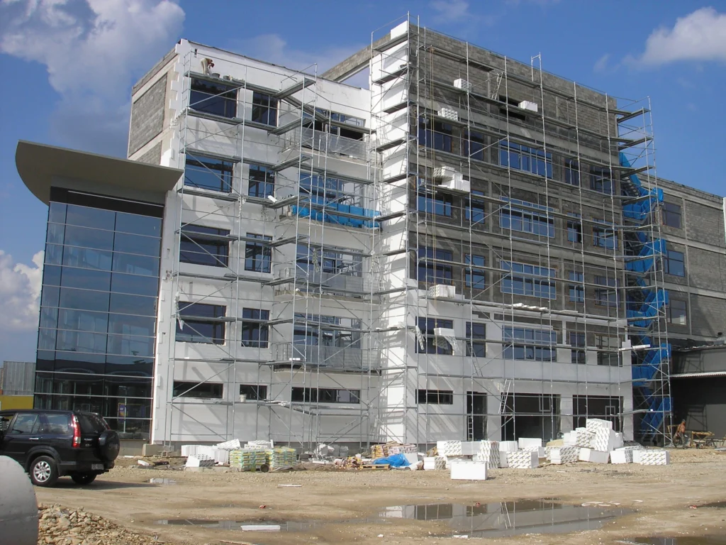 Biroju ēkas siltināšana un ventilējamās fasādes montāža